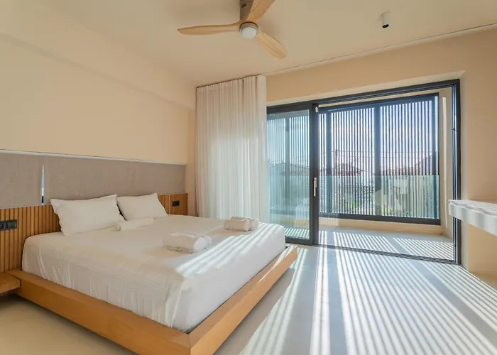 Sithoniars Luxury Three Floor N2 With Private Pool & Garden Никити