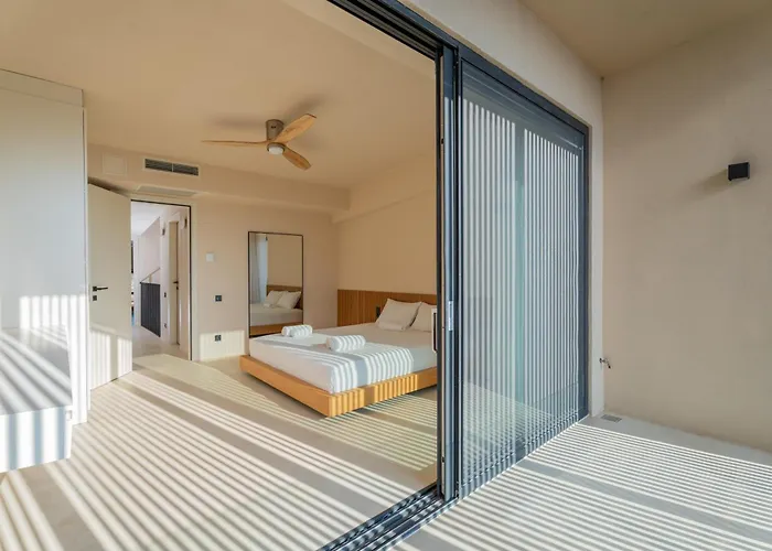 Sithoniars Luxury Three Floor N2 With Private Pool & Garden