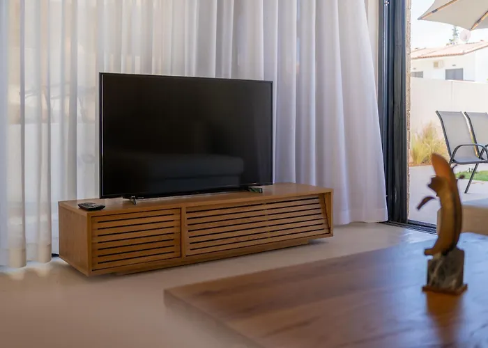 Sithoniars Luxury Three Floor N2 With Private Pool & Garden