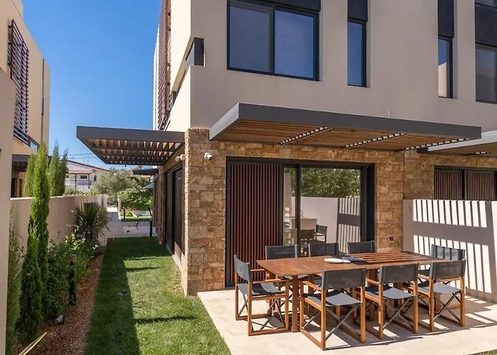 Sithoniars Luxury Three Floor N2 With Private Pool & Garden *