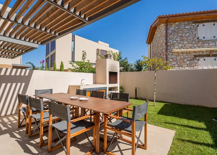 Sithoniars Luxury Three Floor N2 With Private Pool & Garden