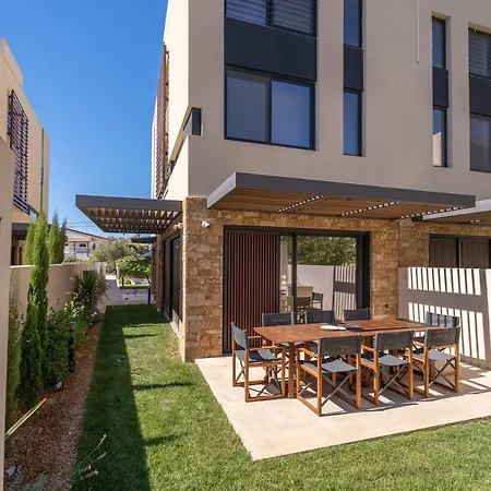Sithoniars Luxury Three Floor N2 With Private Pool & Garden *