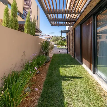 Villa Sithoniars Luxury Three Floor N2 With Private Pool & Garden *