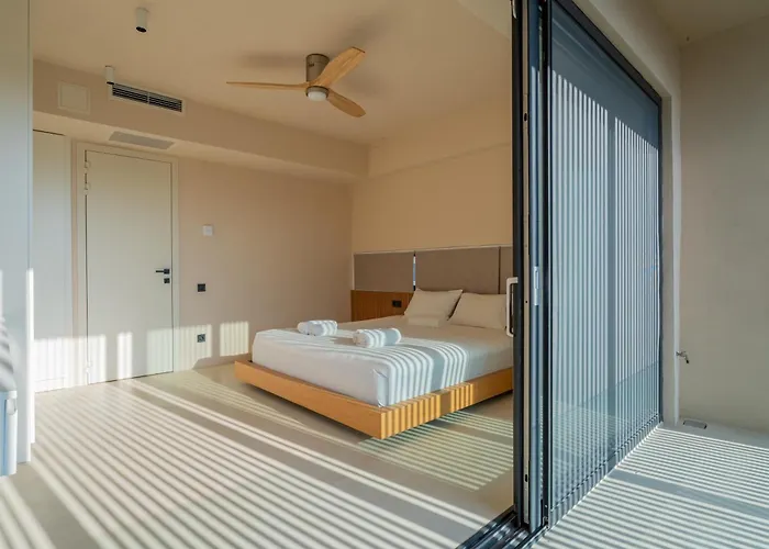 Sithoniars Luxury Three Floor N2 With Private Pool & Garden Willa