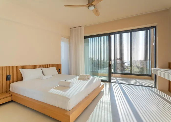 Sithoniars Luxury Three Floor N2 With Private Pool & Garden *