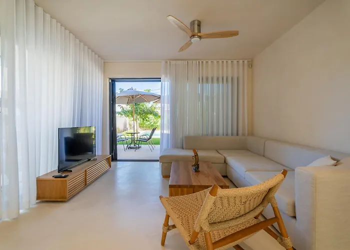 Willa Sithoniars Luxury Three Floor N2 With Private Pool & Garden *