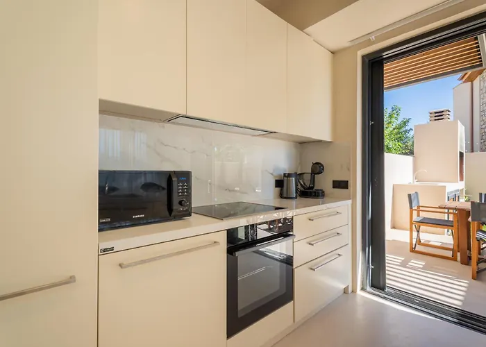 Sithoniars Luxury Three Floor N2 With Private Pool & Garden