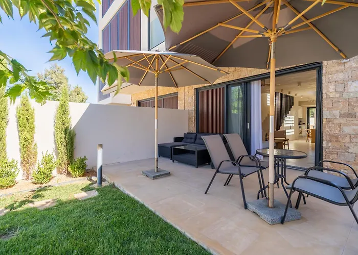 Willa Sithoniars Luxury Three Floor N2 With Private Pool & Garden