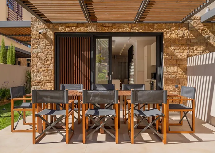 Sithoniars Luxury Three Floor N2 With Private Pool & Garden