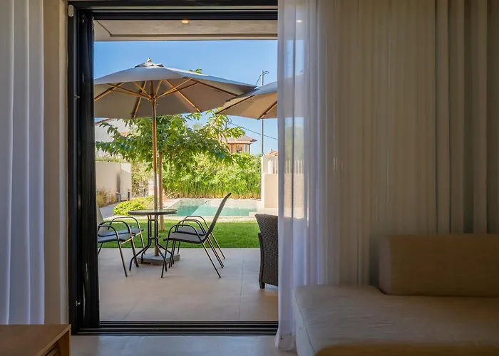 Willa Sithoniars Luxury Three Floor N2 With Private Pool & Garden