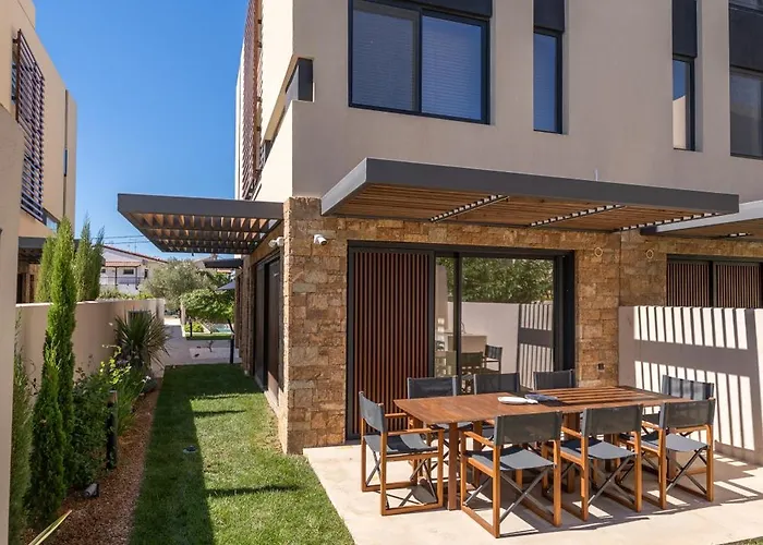 Sithoniars Luxury Three Floor N2 With Private Pool & Garden Willa